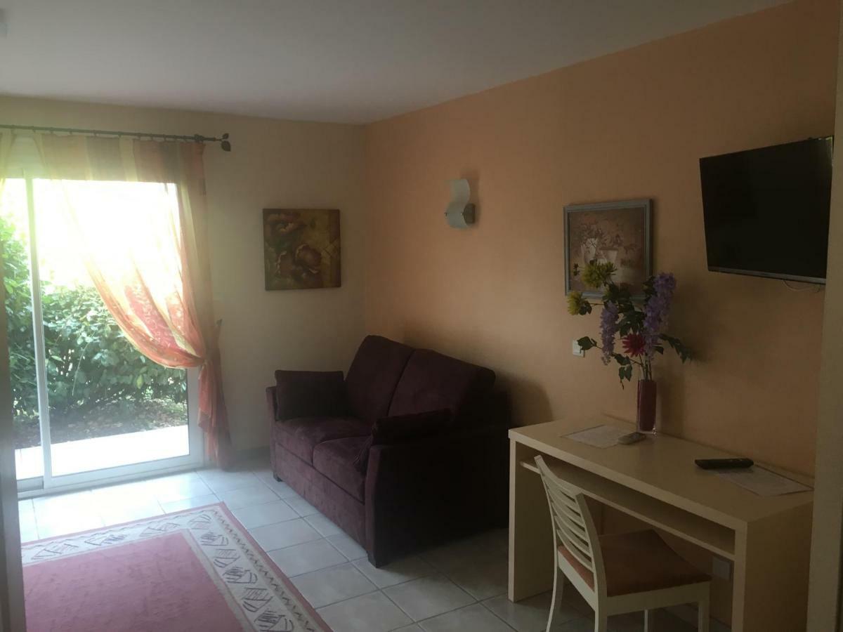 Chambres D'Hotes La Coloniale Varetz Ngoại thất bức ảnh
